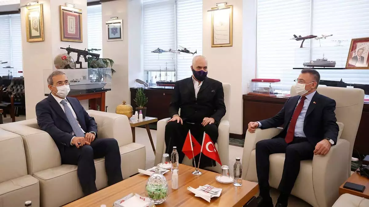 Oktay arnavutluk başbakanı ile ssb'yi ziyaret etti