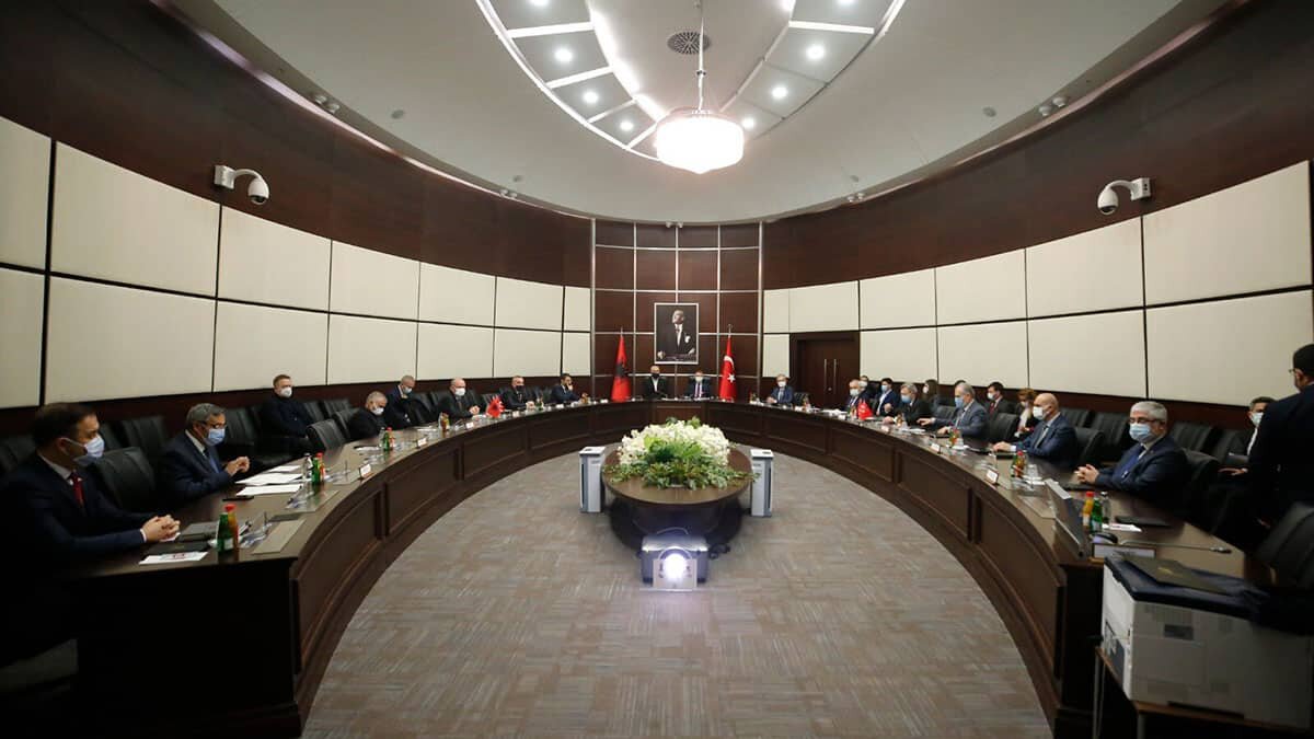 Oktay Arnavutluk Başbakanı ile SSB'yi ziyaret etti