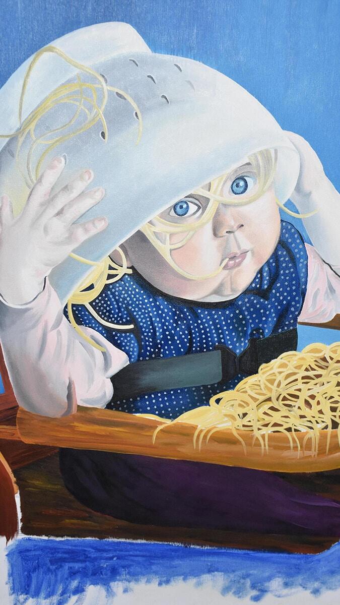 Arık, yağlı boya ve kara kalem resim yapıyor