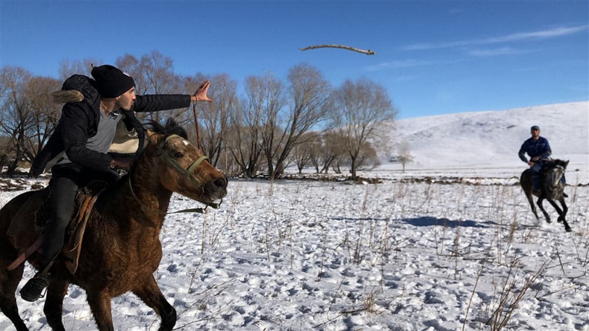 Kars’ın Selim ilçesinde yaygın olan ata sporu ciritin gelecek nesillere aktarılması için gençler yetiştiriliyor.