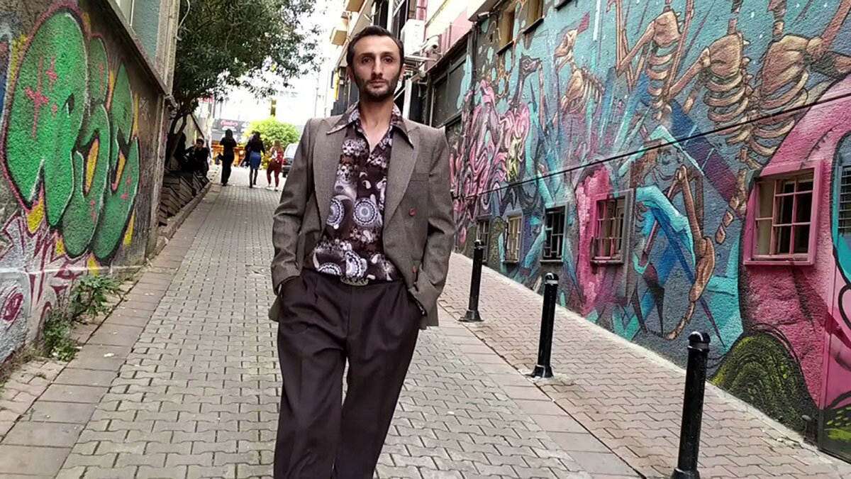 Şeşen'in Ne İstesem Oluyor parçasını coverlıyor