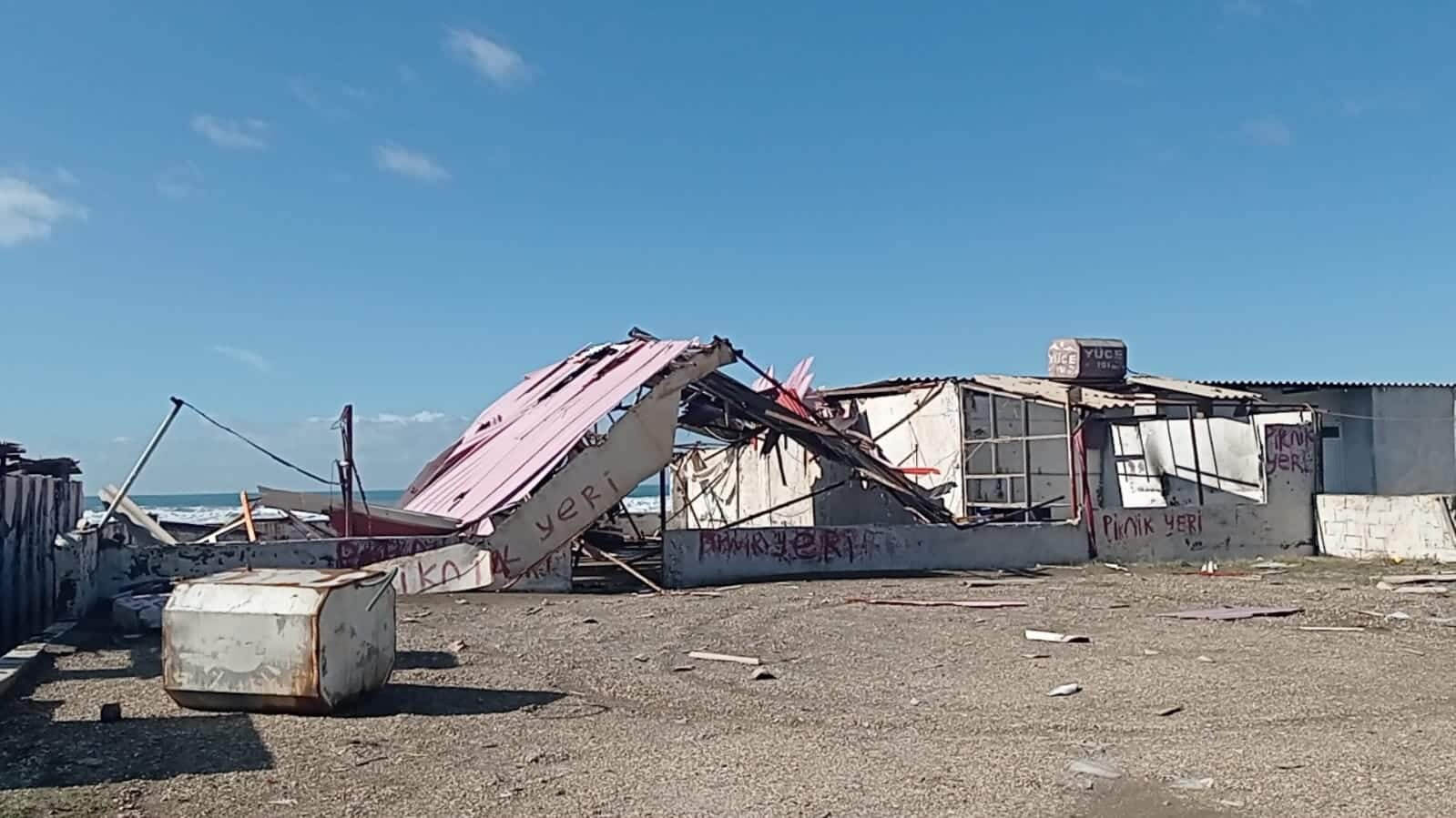 Hatay'da sağanak ve hortum hayatı olumsuz etkiledi