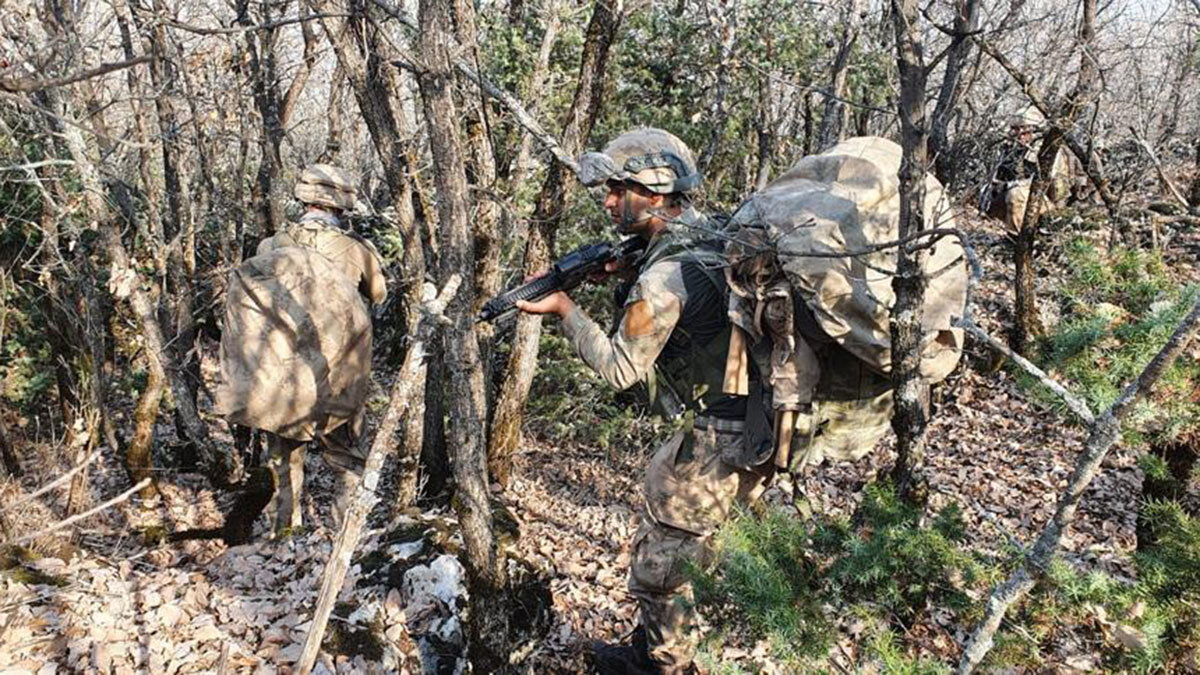 İçişleri Bakanlığı, 1620 personel ile 'Eren-4 Karlıova-Varto' ve 2 bin 550 personel ile 'Eren-5 Bagok Operasyonları'nın başlatıldığını açıkladı.