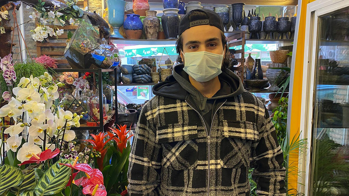 Avukat Adem Sütçü, isimsiz çiçek göndermenin cinsel taciz suçu kabul edildiği Yargıtay kararları olduğunu belirterek, "Evli bir kimseye Sevgililer Günü'nde çiçek gönderilmesi de cinsel taciz suçunu oluşturabilir. Yargıtay'ın bu konular hakkında güncel kararları mevcut" dedi.