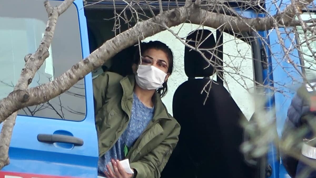 Elleri kelepçeli yapılan işkenceyi detaylarıyla anlattı