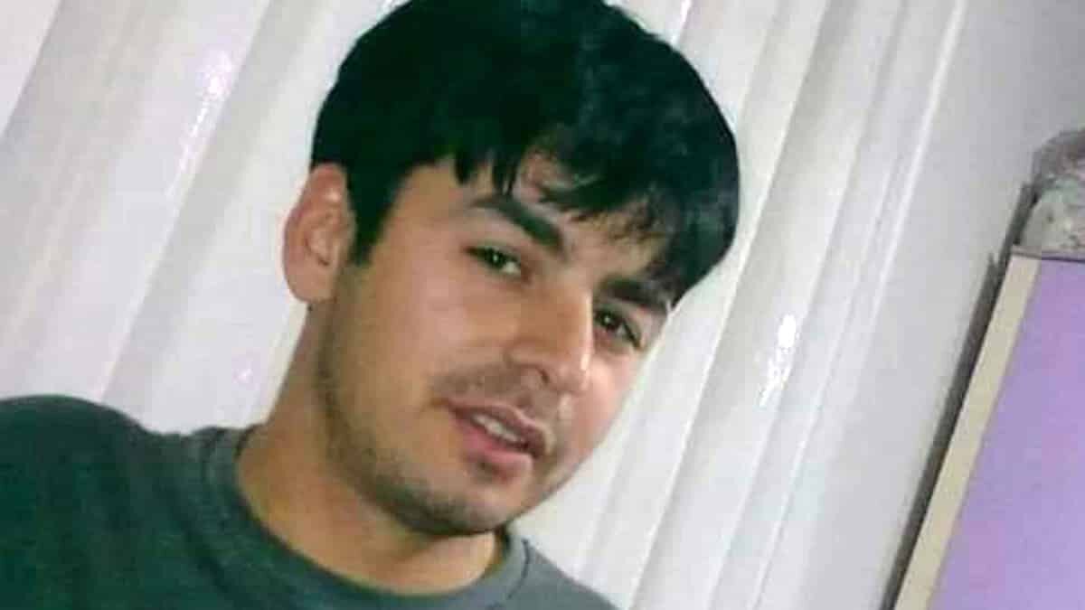 Kan donduran cümlelerin yer aldığı ifadede Melek İpek, "Öldürmemesi için yalvardım. Kızlarımın üstüne kapandım. Tüfeğin dipçiği ile kafama vurdu. Gözüm, yüzüm, kolum ve omzumdan yaralandım. Çıplak halde ve ellerim kelepçeliydi. Avda kullandığı naylon iple cenin pozisyonunda olacak şekilde banyoda buldum kendimi. Baygınken ters ilişkiyle anal pozisyonda tecavüz ettiğini hissettim. Rambo bıçağıyla göğsümden yaraladı. Çay kaşığı ve saç tel tokaları ile kelepçeyi açmaya çalıştık ama açamadık" dedi. - 12 yıllık eş elleri kelepçeli yapılan işkenceyi anlattı