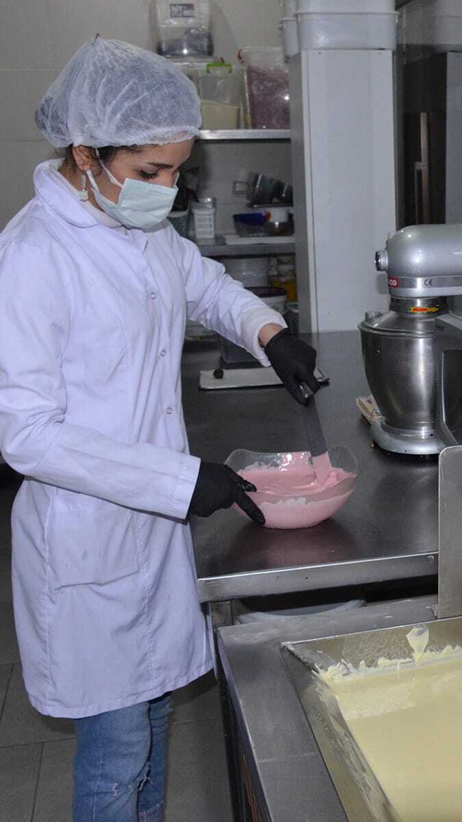 Erzurumlu iş insanı Şeyda Sönmez Ebren, Belçika çikolatasından 60 çeşit ürün yapıyor.