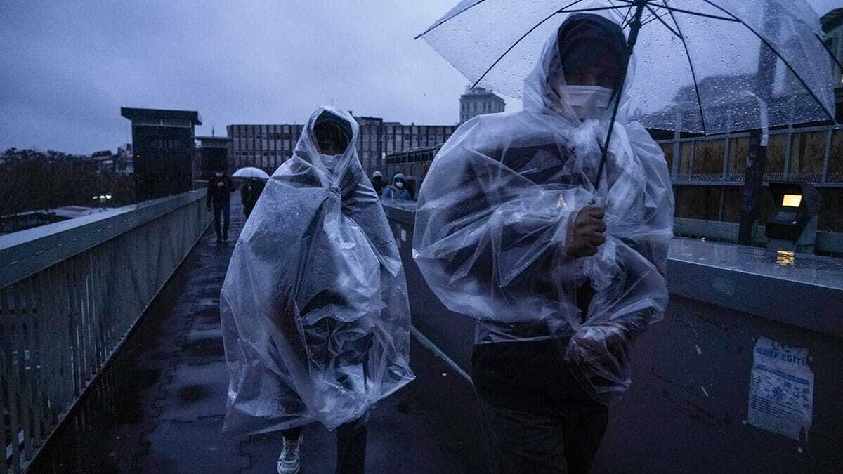 İstanbul'da sağanak zor anlar yaşattı