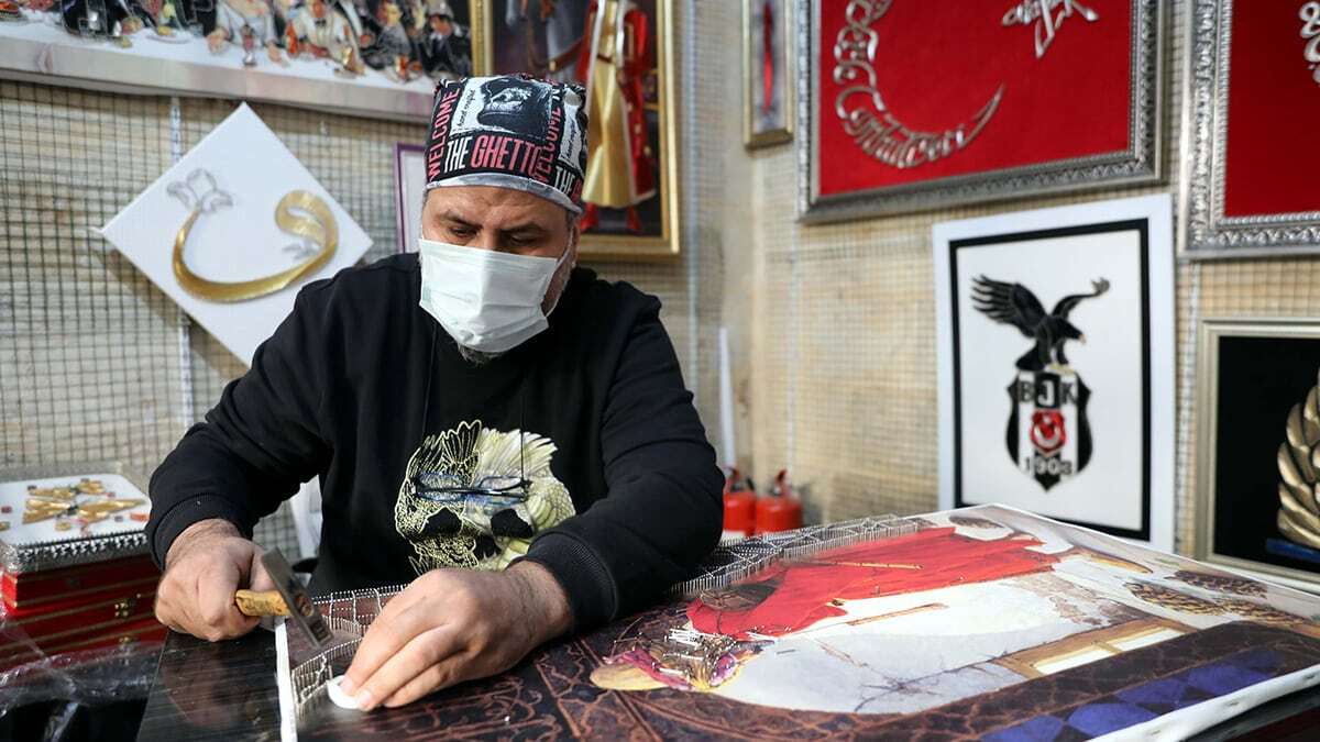 Gaziantep'te yaşayan Oğuzhan Cem Taş, izlediği videodan etkilenerek merak saldığı filografi sanatını mesleğe dönüştürdü.