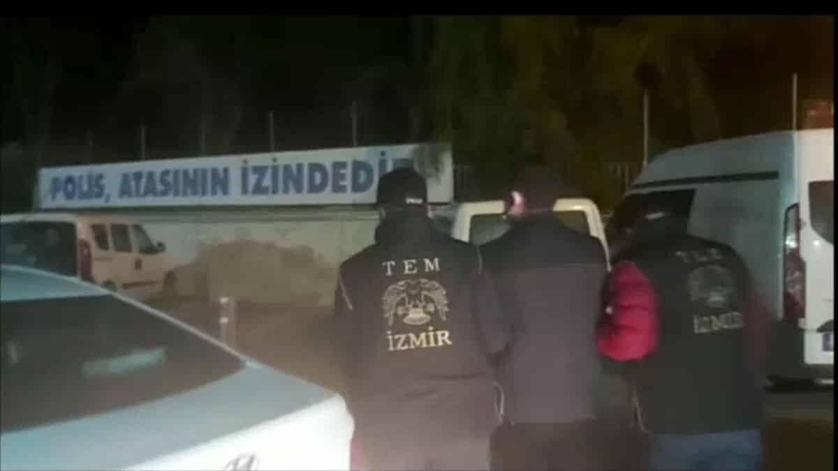 İzmir merkezli 62 ilde FETÖ operasyonu: 156 gözaltı