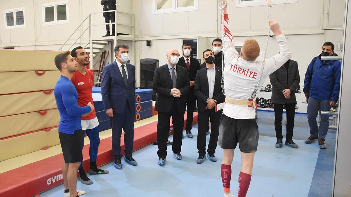 Vali Köşger milli sporcuları ziyaret etti