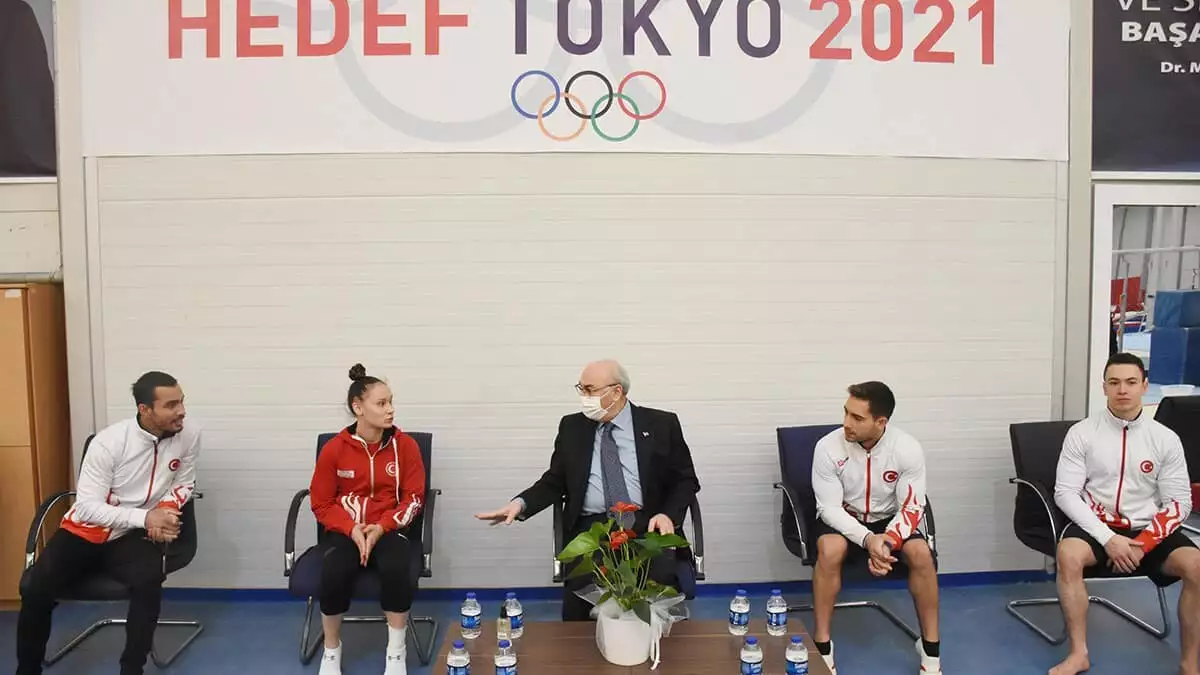 İzmir valisi yavuz selim köşger, cimnastikte türkiye'yi avrupa ve dünyada başarıyla temsil ederek ülkemize madalyalar kazandıran milli sporcuları ziyaret etti.