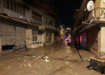 Dere taştı evler su içinde kaldı