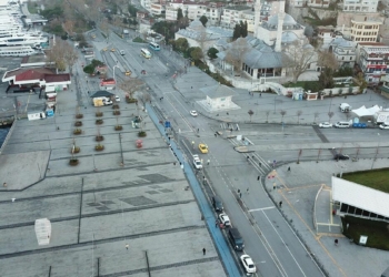 Kadıköy ve Üsküdar meydanları boş kaldı