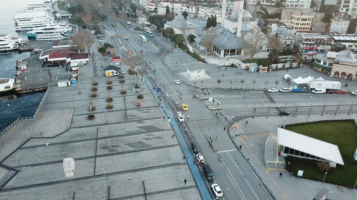 Kadıköy ve Üsküdar meydanları boş kaldı