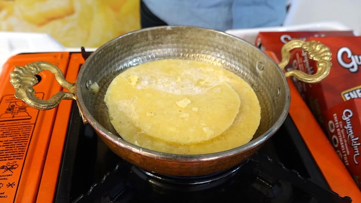 Karadeniz'in ünlü lezzeti kuymak donduruldu Murat Onur tarafından dünyaya satılıyor.