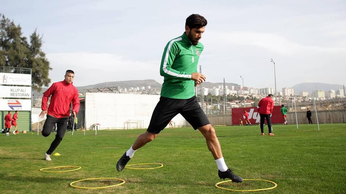 Misli.com 3'üncü Lig 3'üncü Grup'ta ilk yarıyı zirvenin 6 puan gerisinde olan Karşıyaka sahaya indi.