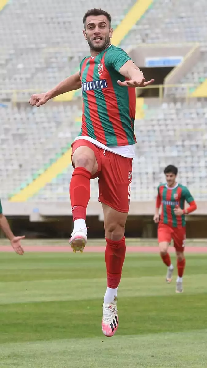Karşıyaka'yı ilk yarıda golcüsü hakan kuş taşıdı