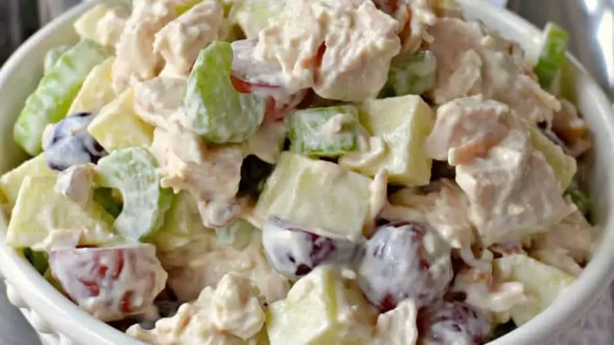 Kereviz salatası (waldorf salatası)