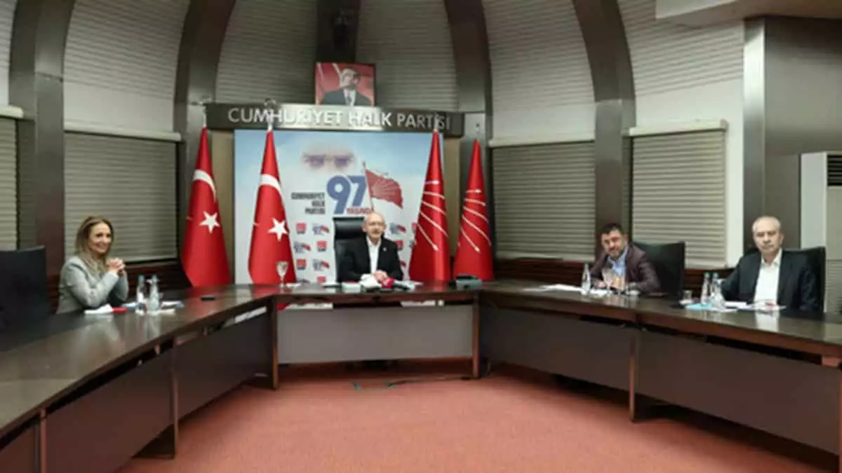 Chp genel başkanı kemal kılıçdaroğlu, ev emekçisi kadınlar ile video konferans toplantısında bir araya geldi.