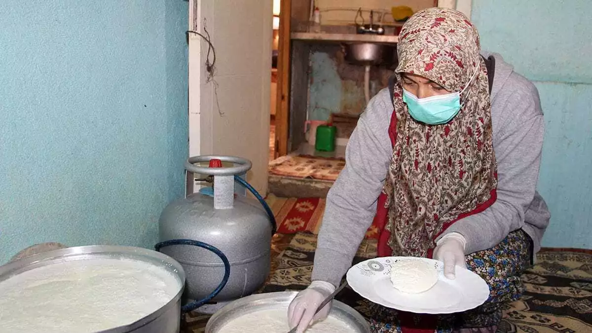 Manda sütünün bağışıklık sistemini güçlendirmesi nedeniyle koronavirüs sürecinde süt, yoğurt ve kaymağa talep arttı.