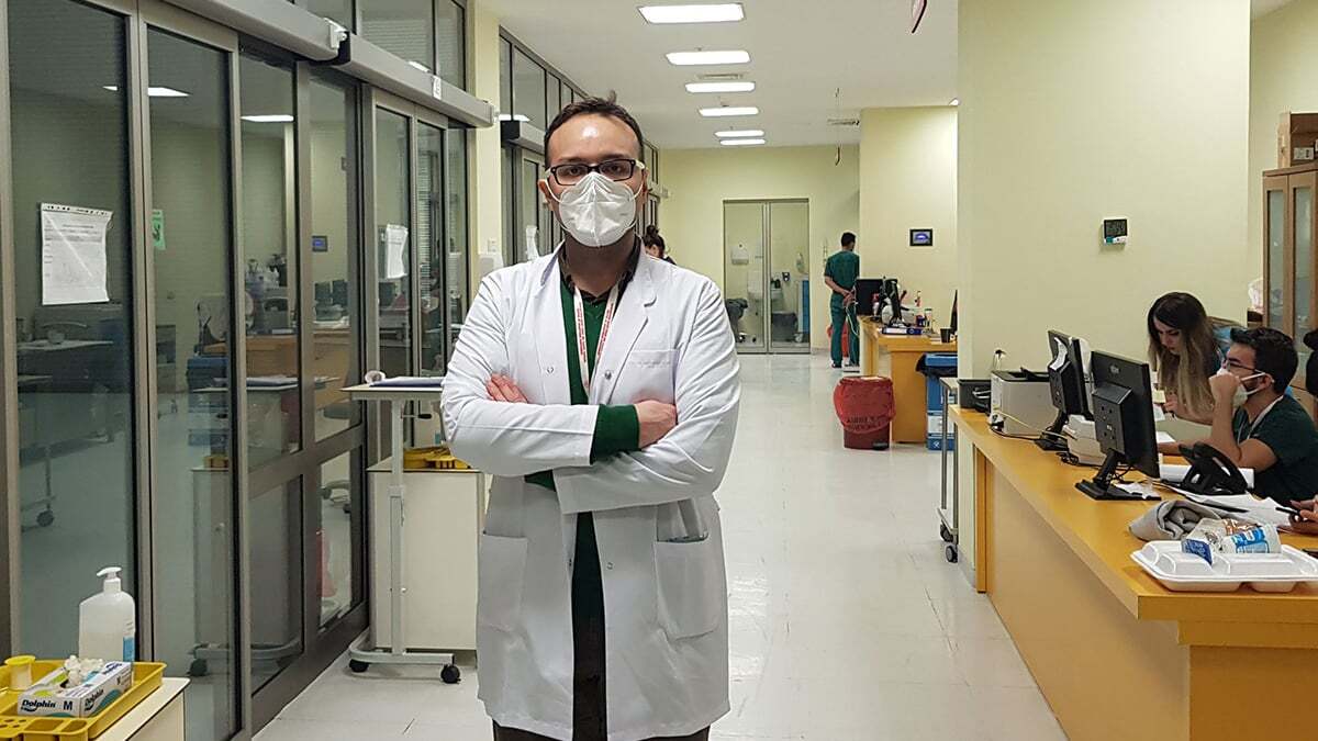 İkinci dalgadan sonra çocuk vakalarında belirgin bir artış olduğunu gözlemledik. Üstelk bazıları yoğun bakım gerekecek kadar ağır olabiliyor.