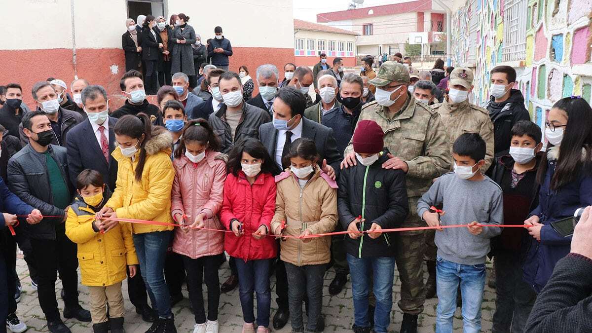 4 bin kitaplı kütüphane