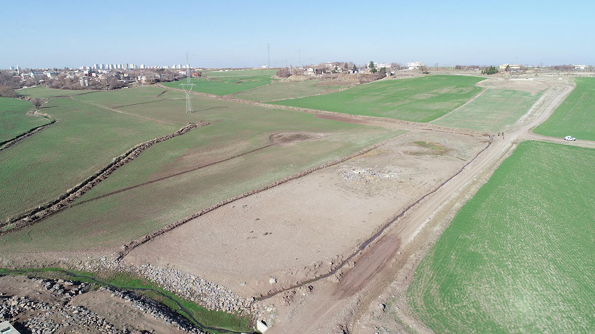 Ülkemizde ve bölgemizde yaşanan bu kuraklıktan kaynaklı çiftçiler gübre satın alamadı.