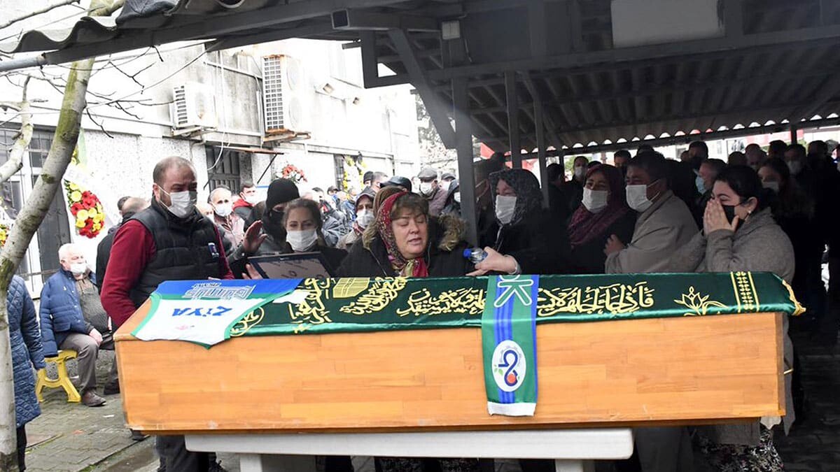 Ölü bulunan takım kaptanı gözyaşlarıyla uğurlandı