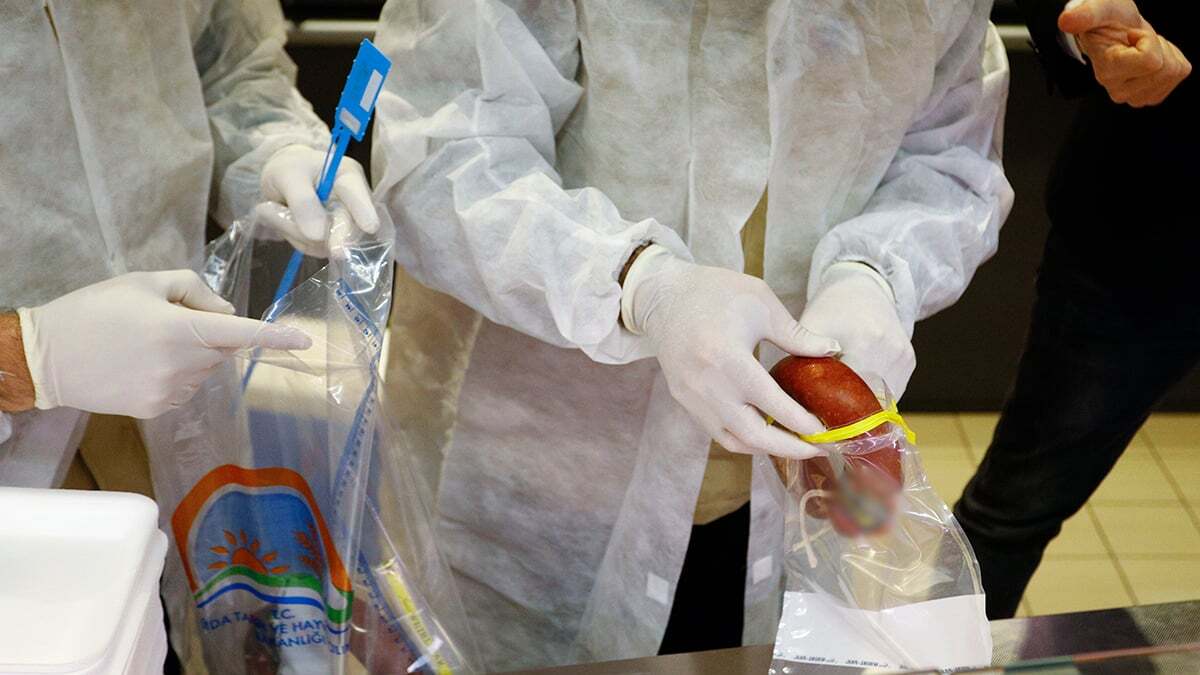 Mevzuata aykırı uygulamaları bulunan 511 firma hakkında, maske ve dezenfektanda fahiş fiyata 20 milyon lira ceza uygulandı.