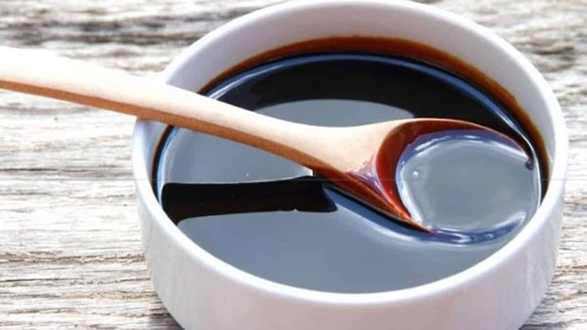 Yüksek şeker oranı içeren ve özellikle meşrubat üretiminde çok kullanılan bir madde olan Melas şurubuna dikkat edilmeli.