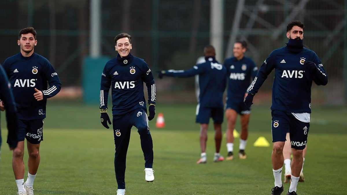 Mesut Özil Çarşamba günü sözleşmeyi imzalayacağını açıkladı