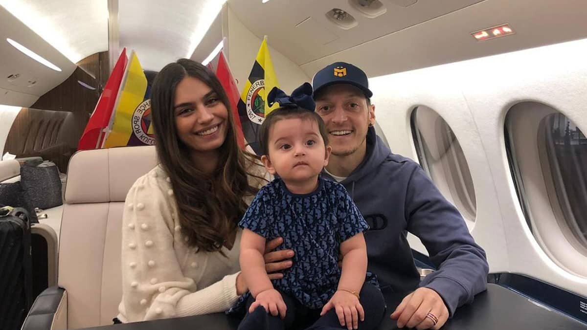 Mesut Özil İstanbul'a geldi