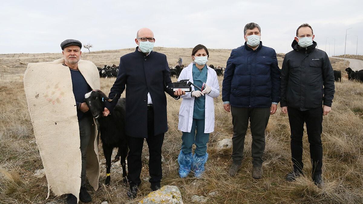 Yazılımı yüzde 100, mikroskobu da yüzde 90 oranında yerli üretim olan sistem, MAKÜ Veterinerlik Fakültesi ve Hayvan Hastanesi'ndeki laboratuvar ve veri merkeziyle entegre edildi.