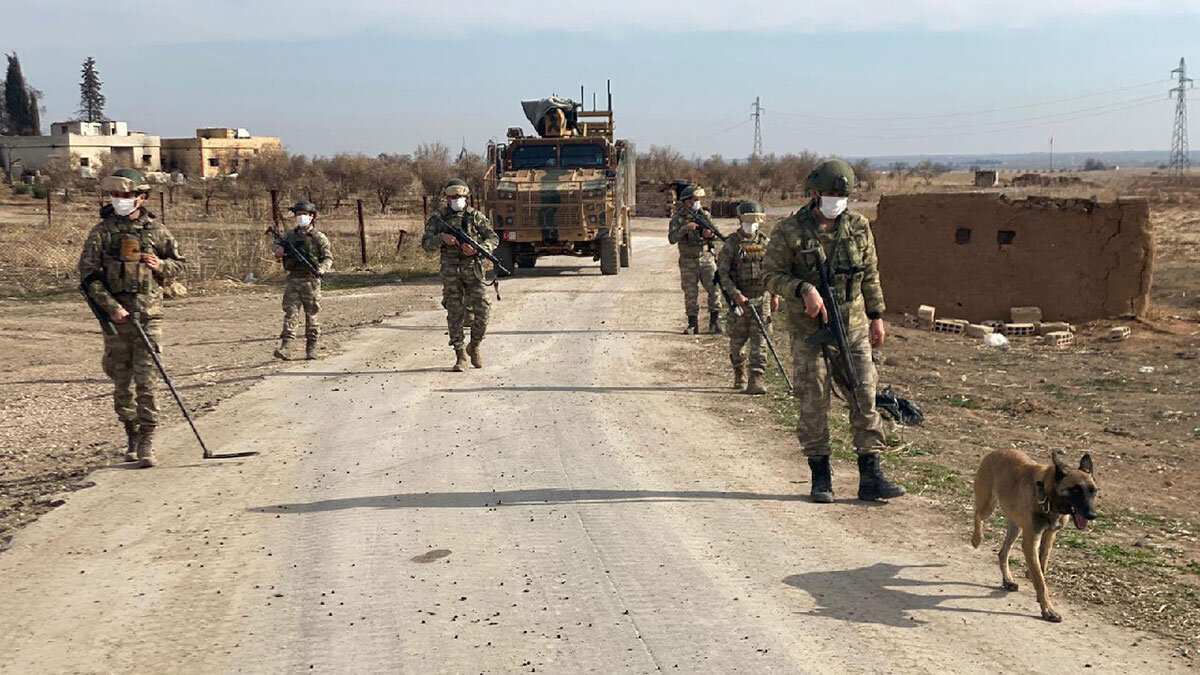 Milli Savunma Bakanlığı, Barış Pınarı bölgesindeki birliklerin yol araması, keşif/gözetleme ve eğitim faaliyetlerine devam ettiğini duyurdu.