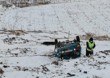 Niğde'de otomobil takla atıp şarampole düştü: 2 ölü