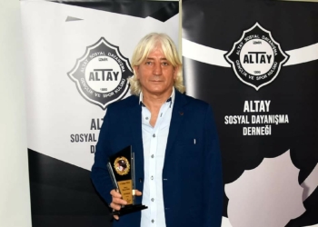Lyon takımına transfer olan Cenk gururlu