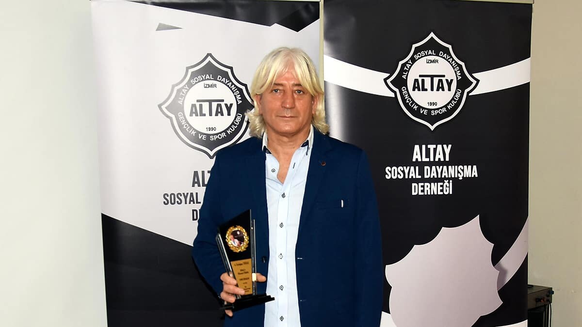 Lyon takımına transfer olan Cenk gururlu