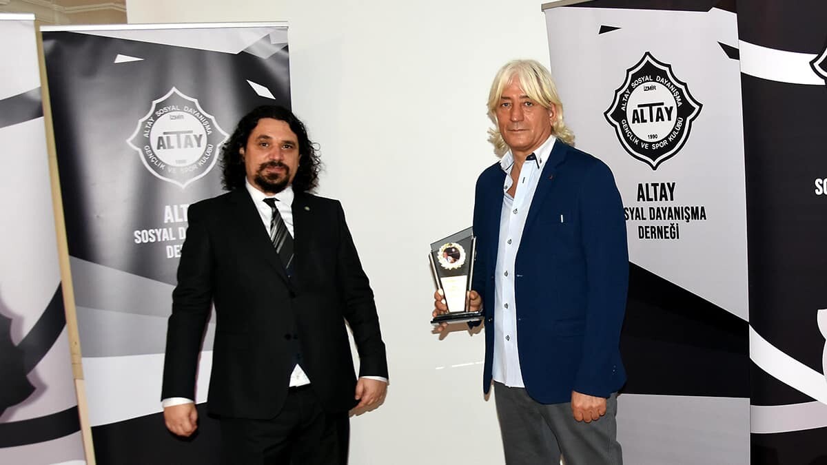 Lyon takımına transfer olan Cenk gururlu