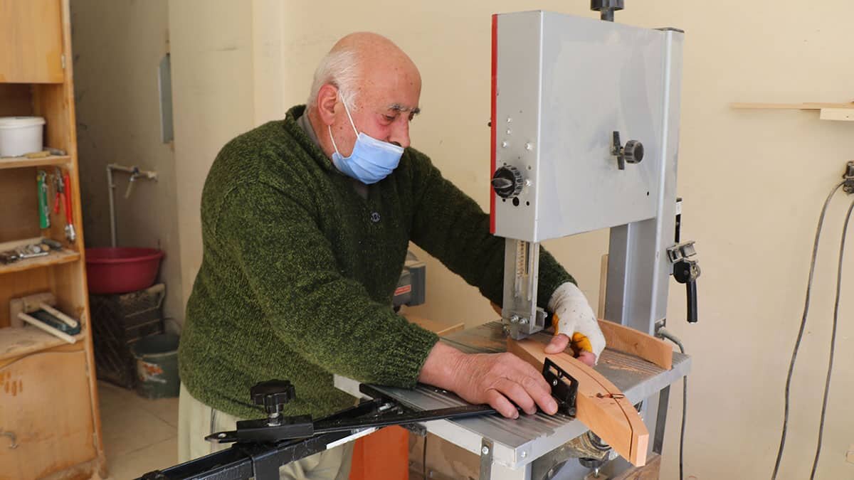 66 yıldır ahşap oymacılığı yapıyor