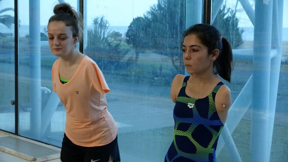 Paralimpik milli yüzücüler Sevilay Öztürk (17) ve Sümeyye Boyacı (17), Tokyo Paralimpik Oyunları'ndan madalyayla dönmeyi hedefliyor.