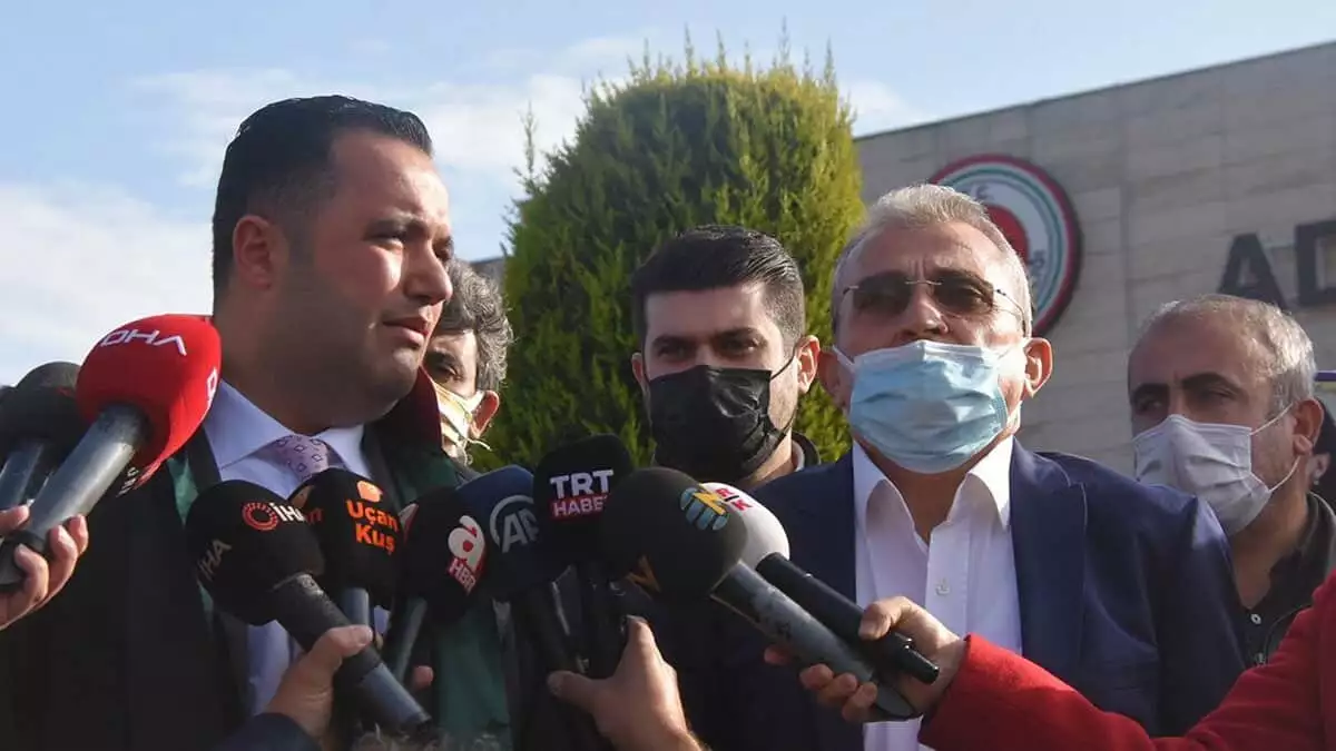 Pınar gültkekin'in babası duruşma salonunu terk etti