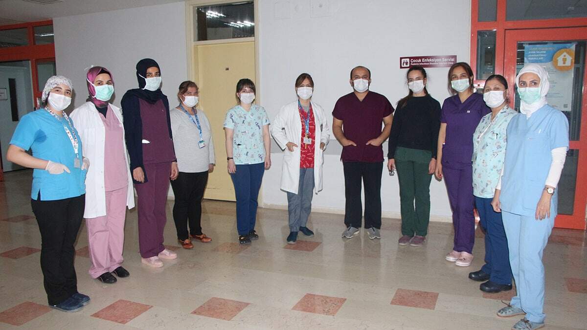 Koronavirüs sağlıklı çocuklarda da ölüme yol açıyor