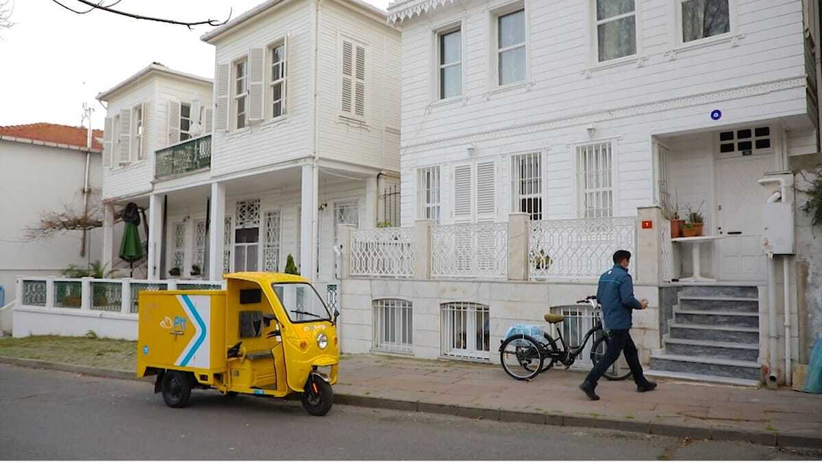 Ulaştırma ve Altyapı Bakanlığı PTT'nin elektrikli araçları, Adalar'da hizmete başladı açıklaması yaptı.