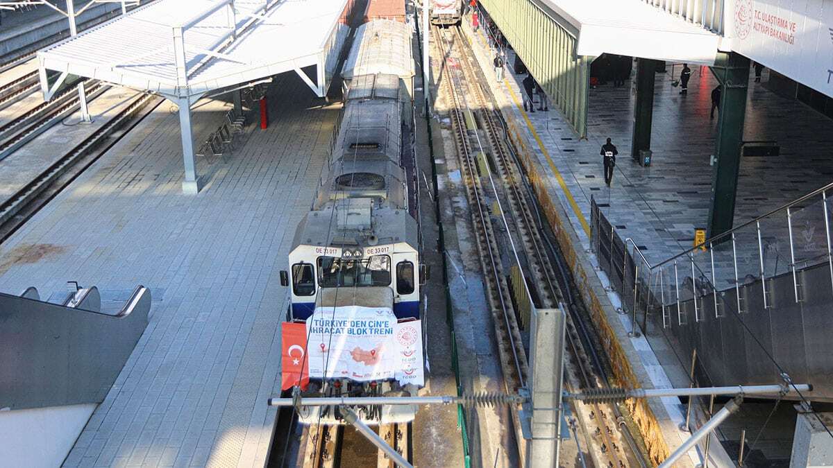 Çin'e bor madeni taşıyan ihracat treni uğurlandı