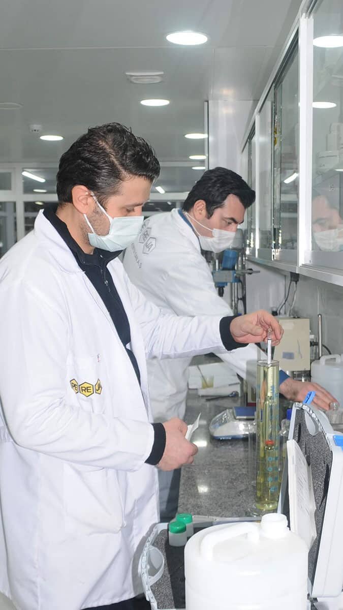 Türkiye'de, koronavirüse karşı tedbir amacıyla en çok tercih edilen ürünlerin başında gelen kolonyanın üretim ve satışında artış yaşanırken, son dönemde merdiven altı olarak tabir edilen sahte üretiminin arttığına dikkat çekilerek, sağlık açısından çok tehlikeli olduğu belirtildi.