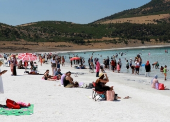 Salda Gölü'nü 1 milyona yakın kişi ziyaret etti