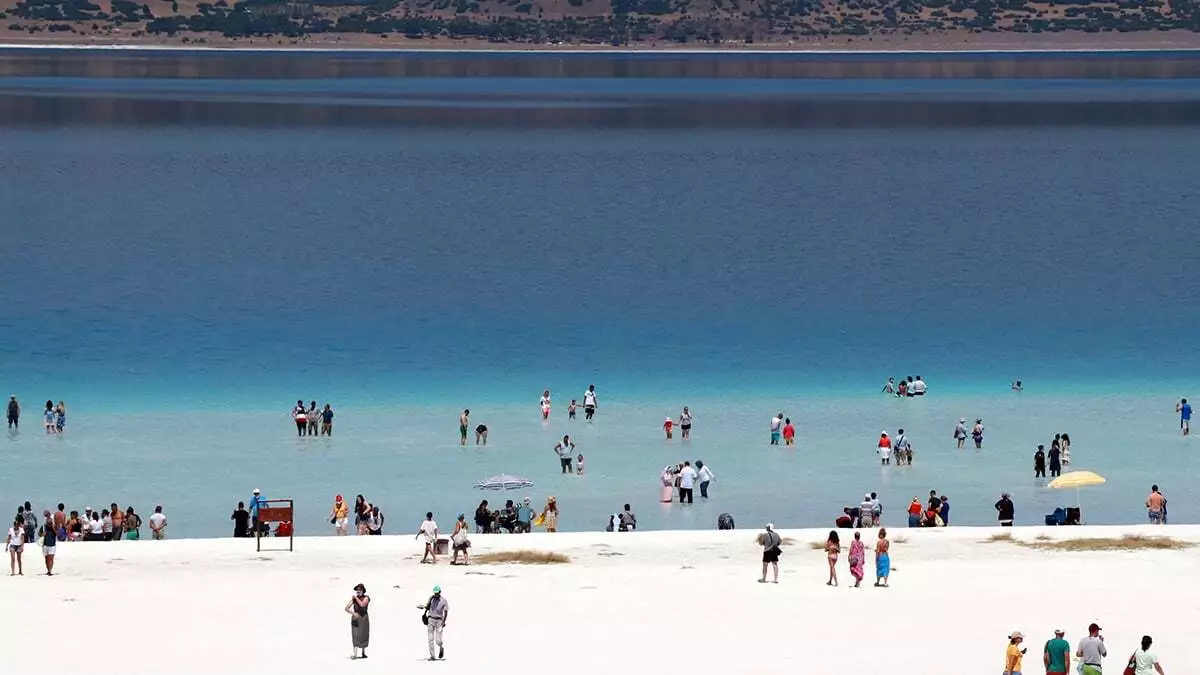 Salda gölü'nü 1 milyona yakın kişi ziyaret etti