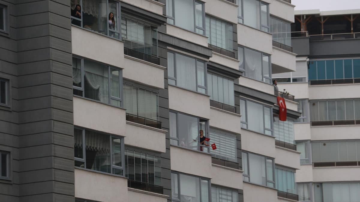 Samsun'da, İstiklal Marşı coşkusuna balkonlardan katıldılar