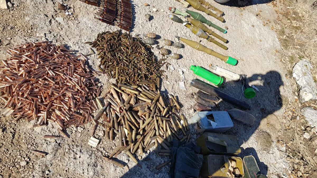 Terör örgütü PKK'ya ait mühimmat ve yaşam malzemeleri ele geçirildi.